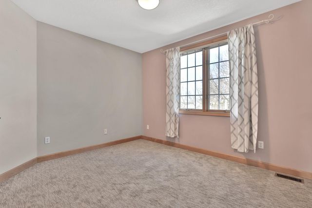 3020 Carey Heights Drive, Maplewood, MN 55109