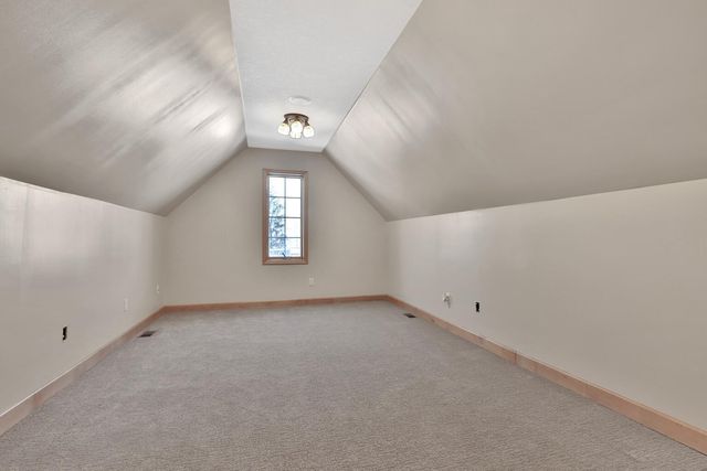 3020 Carey Heights Drive, Maplewood, MN 55109