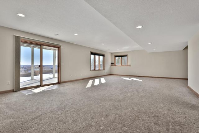 3020 Carey Heights Drive, Maplewood, MN 55109