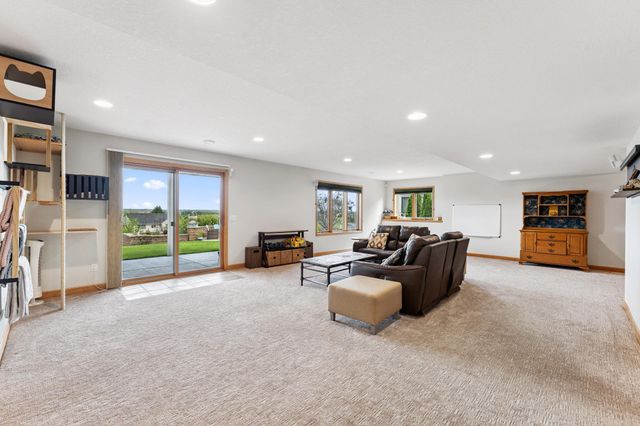 3020 Carey Heights Drive, Maplewood, MN 55109