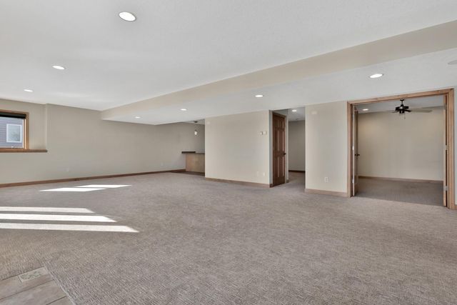 3020 Carey Heights Drive, Maplewood, MN 55109