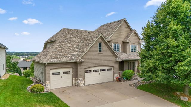 3020 Carey Heights Drive, Maplewood, MN 55109