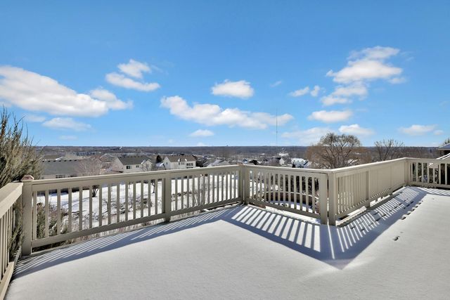 3020 Carey Heights Drive, Maplewood, MN 55109