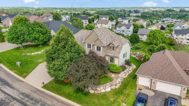 3020 Carey Heights Drive, Maplewood, MN 55109