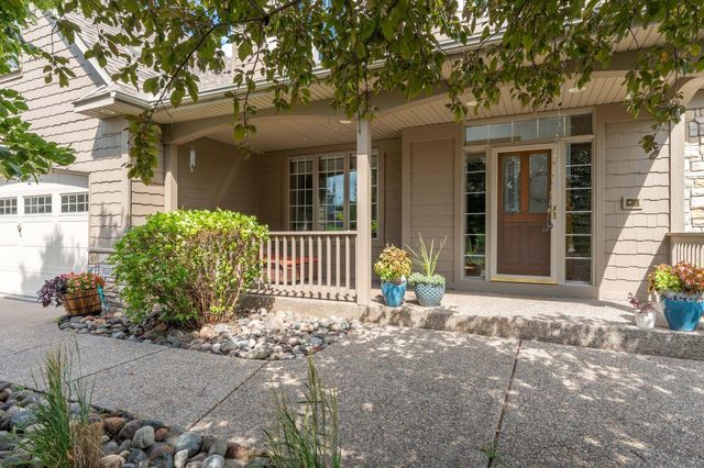 3020 Carey Heights Drive, Maplewood, MN 55109