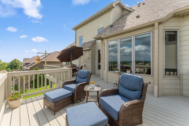 3020 Carey Heights Drive, Maplewood, MN 55109