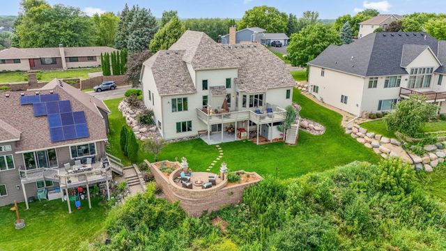 3020 Carey Heights Drive, Maplewood, MN 55109