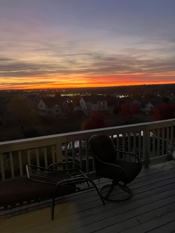 3020 Carey Heights Drive, Maplewood, MN 55109