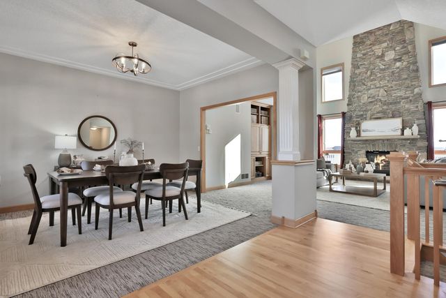 3020 Carey Heights Drive, Maplewood, MN 55109