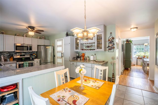 7 Pearlbush Lane, Poughkeepsie, NY 12603