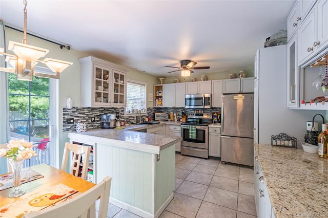 7 Pearlbush Lane, Poughkeepsie, NY 12603