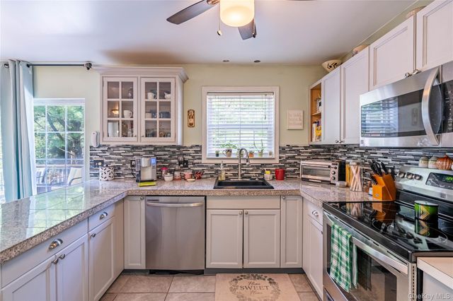 7 Pearlbush Lane, Poughkeepsie, NY 12603