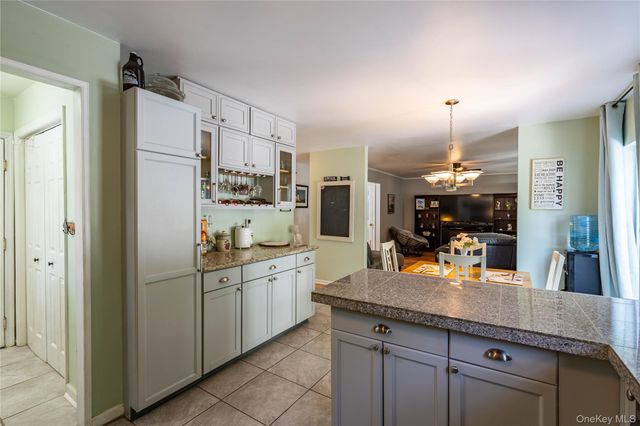 7 Pearlbush Lane, Poughkeepsie, NY 12603