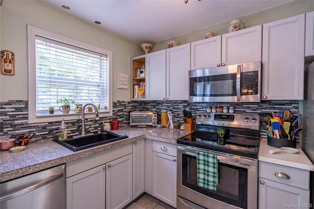 7 Pearlbush Lane, Poughkeepsie, NY 12603