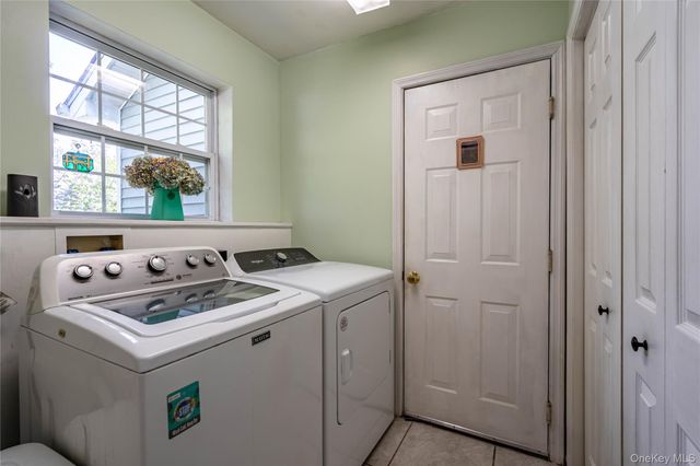 7 Pearlbush Lane, Poughkeepsie, NY 12603