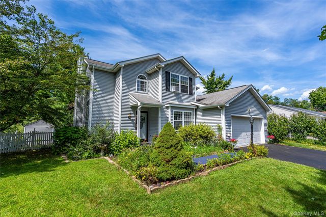7 Pearlbush Lane, Poughkeepsie, NY 12603