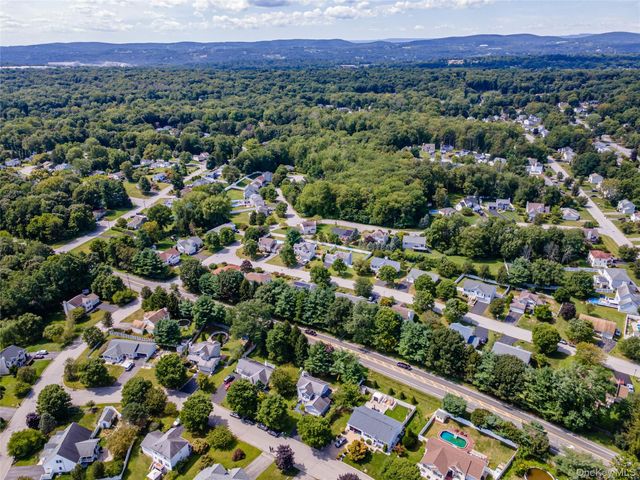 7 Pearlbush Lane, Poughkeepsie, NY 12603