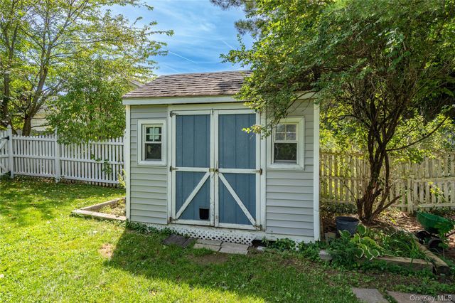 7 Pearlbush Lane, Poughkeepsie, NY 12603