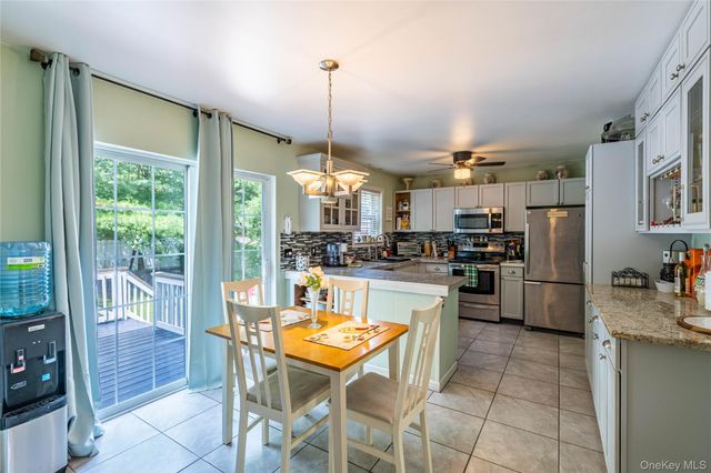 7 Pearlbush Lane, Poughkeepsie, NY 12603
