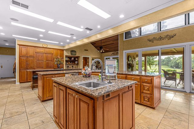 5 Oak Forest Drive, Longview, TX 75605