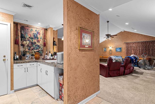 5 Oak Forest Drive, Longview, TX 75605