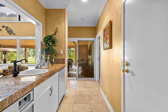 5 Oak Forest Drive, Longview, TX 75605