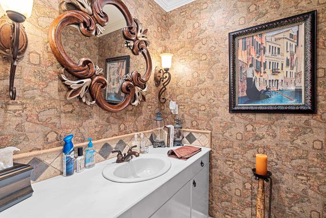 5 Oak Forest Drive, Longview, TX 75605
