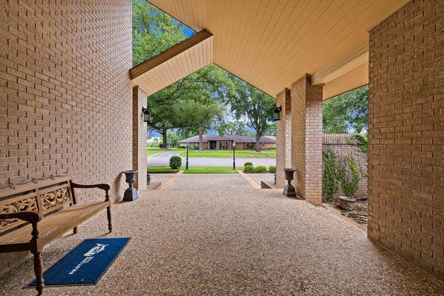5 Oak Forest Drive, Longview, TX 75605