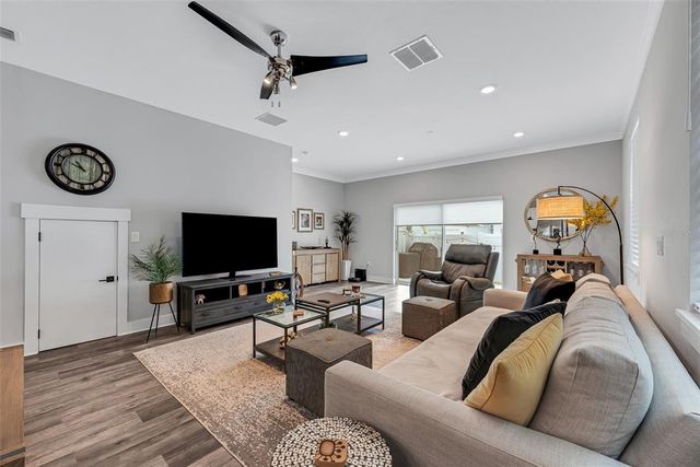 2704 W GRAY STREET B, Tampa, FL 33609