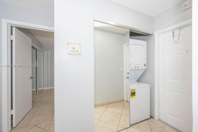 10537 NW 11th St 202, Pembroke Pines, FL 33026