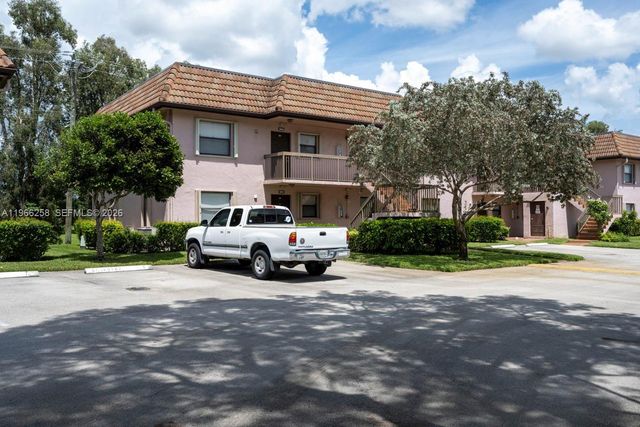 10537 NW 11th St 202, Pembroke Pines, FL 33026