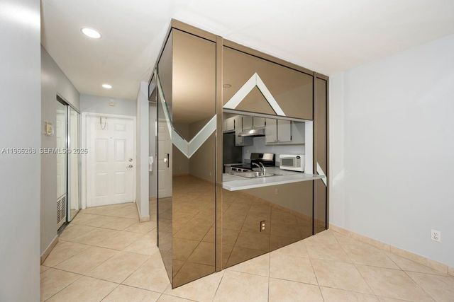 10537 NW 11th St 202, Pembroke Pines, FL 33026