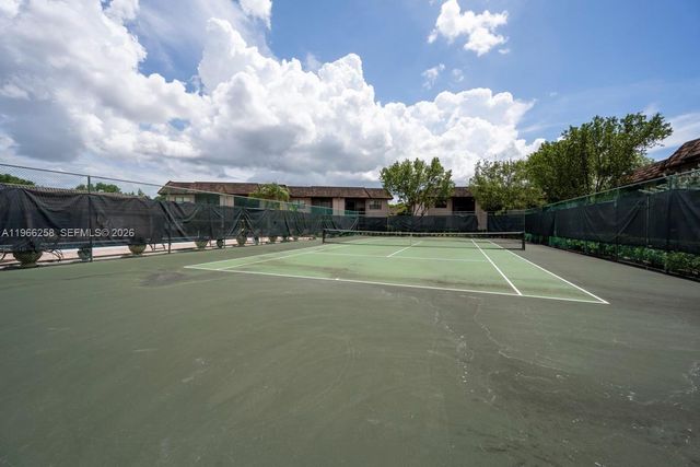 10537 NW 11th St 202, Pembroke Pines, FL 33026