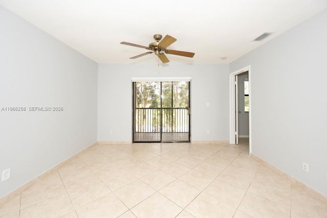 10537 NW 11th St 202, Pembroke Pines, FL 33026