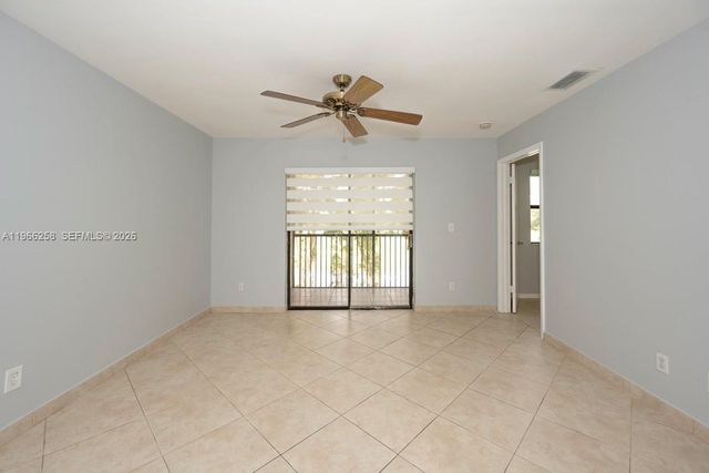 10537 NW 11th St 202, Pembroke Pines, FL 33026