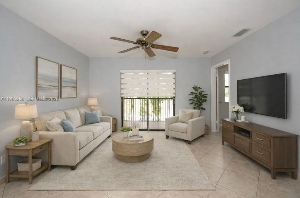 10537 NW 11th St 202, Pembroke Pines, FL 33026