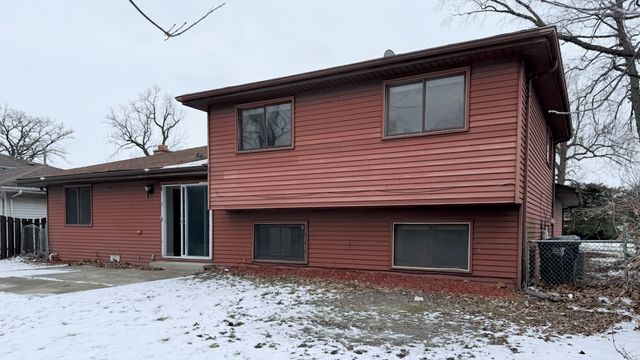 15613 Calumet Drive, South Holland, IL 60473