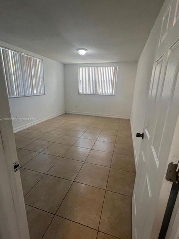 8333 Lake Dr 101, Doral, FL 33166