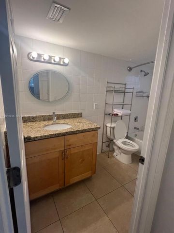 8333 Lake Dr 101, Doral, FL 33166