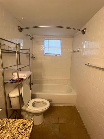 8333 Lake Dr 101, Doral, FL 33166