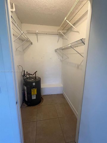 8333 Lake Dr 101, Doral, FL 33166