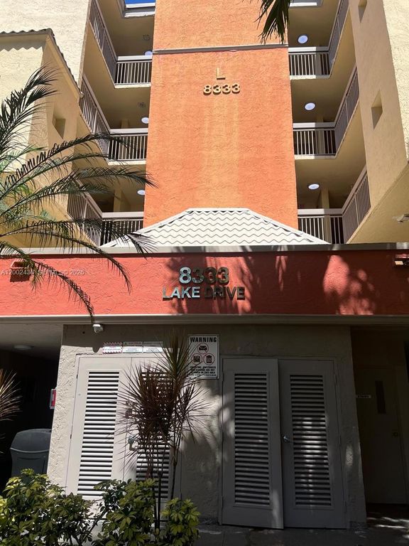 8333 Lake Dr 101, Doral, FL 33166