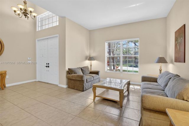 19151 N Hibiscus St, Weston, FL 33332