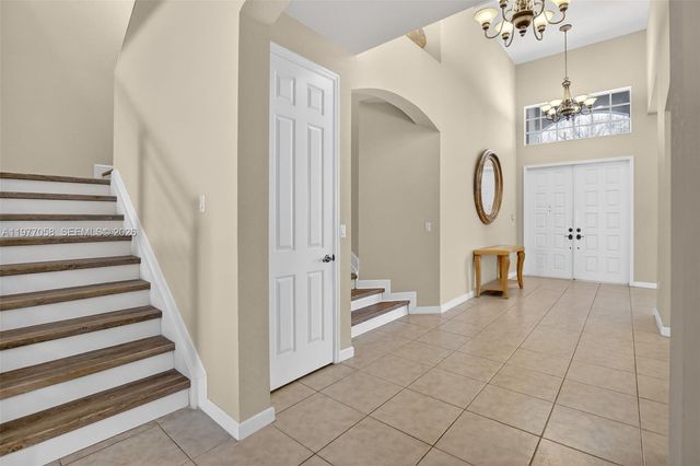 19151 N Hibiscus St, Weston, FL 33332