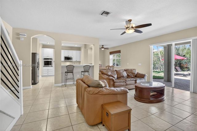 19151 N Hibiscus St, Weston, FL 33332