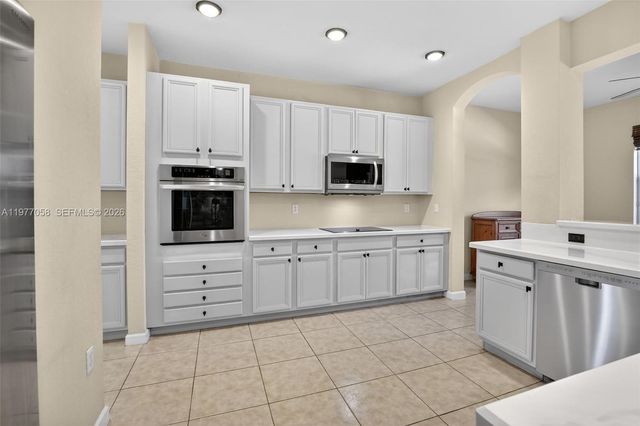 19151 N Hibiscus St, Weston, FL 33332