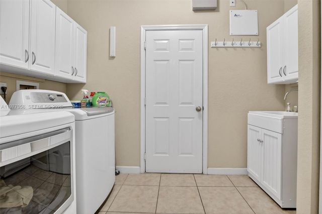 19151 N Hibiscus St, Weston, FL 33332