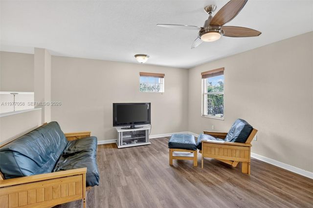 19151 N Hibiscus St, Weston, FL 33332