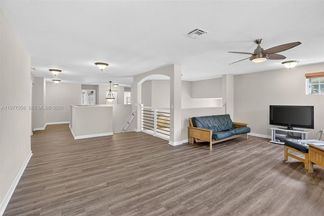 19151 N Hibiscus St, Weston, FL 33332