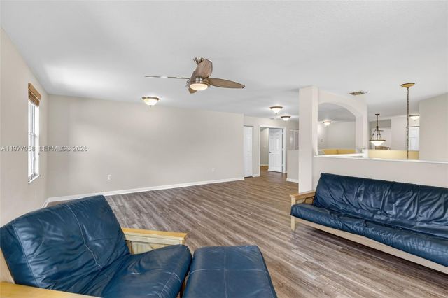 19151 N Hibiscus St, Weston, FL 33332